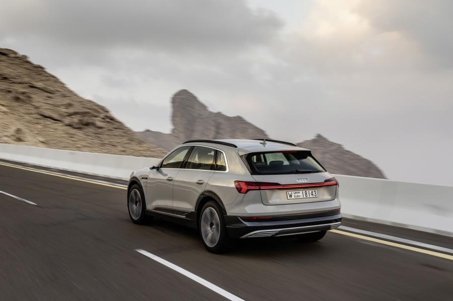  Audi e-tron 55 Quattro 2019 года  (WW) (фото 326 из 452)